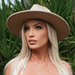 Savannah Lace Pornstar