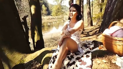 Lady Dee Outdoor Dildo Play in Stunning 4K