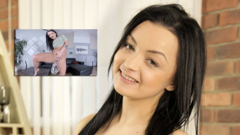 Dafne's Hot Wet Naked VR Adventure