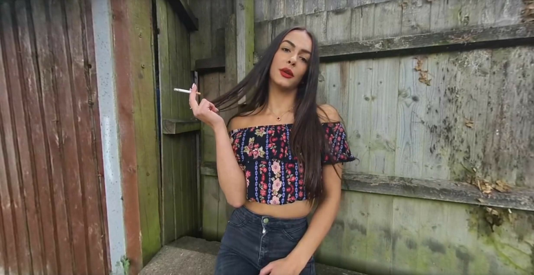 Kim Model Dark Jeans - Image 5