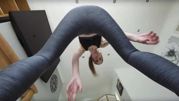 Alice Maze Facesitting Domination in 8K VR - Image 5