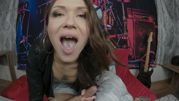 Kristina Grace: Rockstar Seduction in 8K VR - Image 7