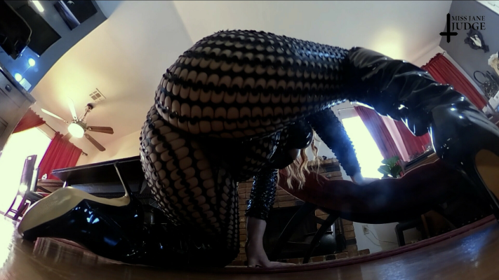 Rogue vs Black Widow: Epic Giantess VR Clash - Image 7