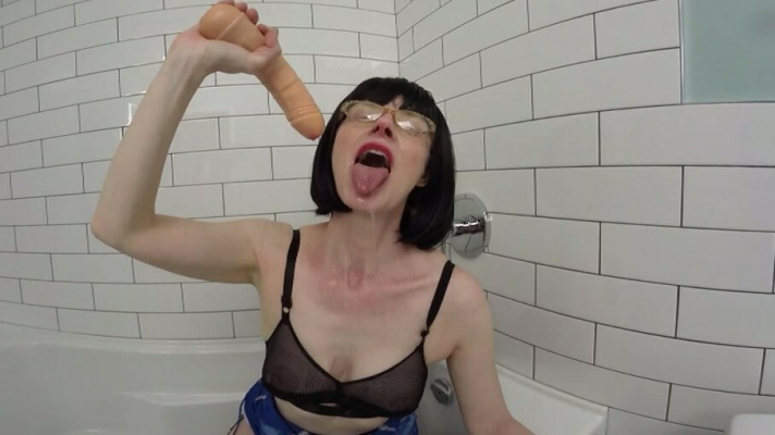 Julia's Dripping Hot VR Solo Action - Image 5