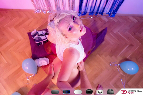 Lovita Fate in Retro Roller Skate VR Fantasy - Image 2