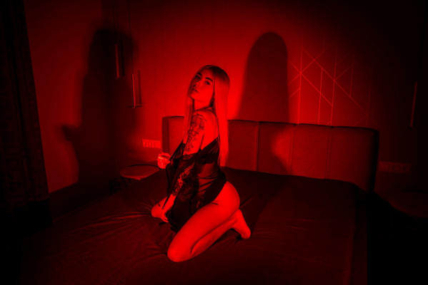 Luna B-Bunny - Can I Go Upper? - Image 1