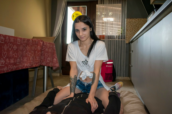 Zoe Foxxy - Paying the delivery boy with my hot pussy - Image 3